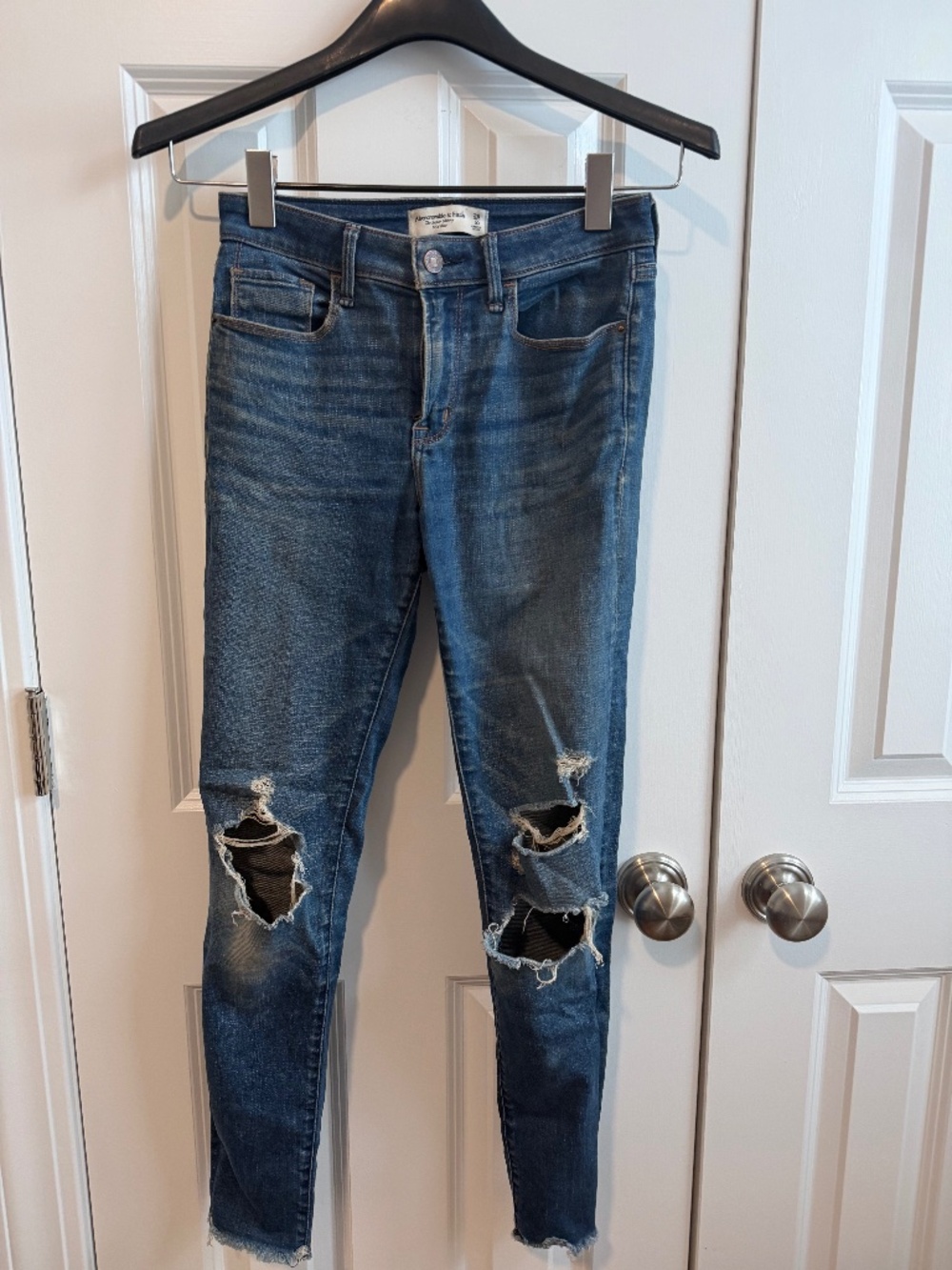 Abercrombie Jeans super skinny mid rise medium wash size 26